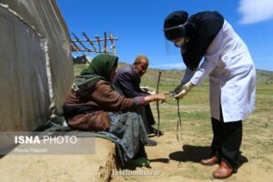 استاد پیشكسوت دانشگاه علوم پزشكی تهران عنوان كرد لزوم انتخاب بهورزان و مراقبان سلامت از نیروهای بومی و محلی