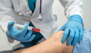 استاد دانشگاه علوم پزشكی ارتش؛ درمان آرتروز با سلول های بنیادی تخصصی و پر هزینه است