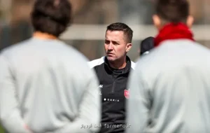لباس تیم ملی هاکی روی یخ بر تن سرمربی برزیلی پرسپولیس به همراه عکس